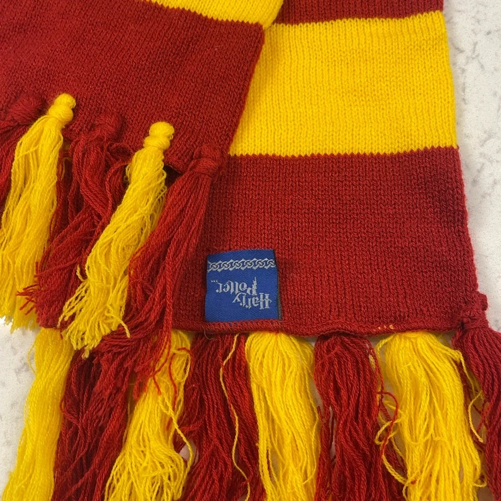 Harry Potter Gryffindor House Officially Licensed Scarf with Fringe - Picture 3 of 5